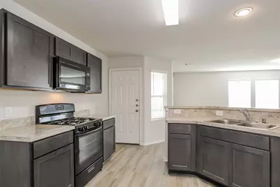 8626 Middleton Oaks Circle, Houston, TX 77028 - Photo 1