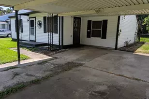 736 Kyle St, Angleton, TX 77515 - Photo 3