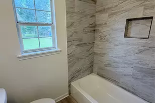 8837 Oak Knoll Ln, Houston, TX 77078 - Photo 19