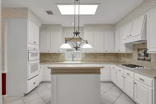 92 S Bonneymead Cir, The Woodlands, TX 77381 - Photo 9