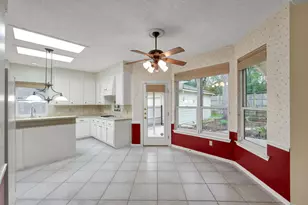 92 S Bonneymead Cir, The Woodlands, TX 77381 - Photo 13