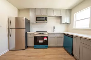 914 Church St, Galveston, TX 77550 - Photo 11