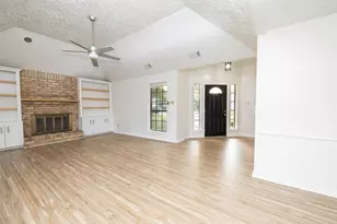 9810 Jockey Club Dr, Houston, TX 77065 - Photo 7