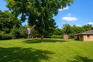 702 E Dallas St, Fresno, TX 77545 - Photo 5