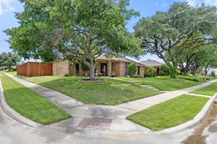 2112 Hunters Ridge, Carrollton, TX 75006 - Photo 3