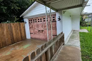 105 S Ringgold St, West Columbia, TX 77486 - Photo 17