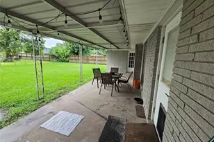105 S Ringgold St, West Columbia, TX 77486 - Photo 25