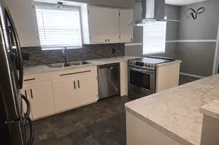 105 S Ringgold St, West Columbia, TX 77486 - Photo 3