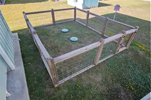 940 Raymond, Crystal Beach, TX 77650 - Photo 39