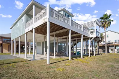 940 Raymond, Crystal Beach, TX 77650 - Photo 5