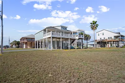 940 Raymond, Crystal Beach, TX 77650 - Photo 7