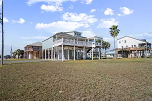 940 Raymond, Crystal Beach, TX 77650 - Photo 7