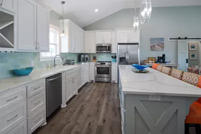 940 Raymond, Crystal Beach, TX 77650 - Photo 13