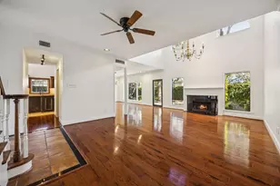 20 Town Oaks Pl, Bellaire, TX 77401 - Photo 9