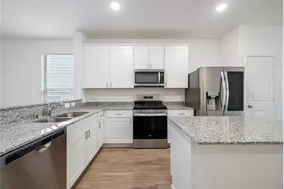 10429 Pineland Drive, Conroe, TX 77378 - Photo 3