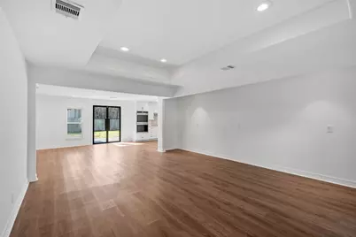 10151 Brinwood Drive, Houston, TX 77043 - Photo 9