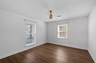 10151 Brinwood Dr, Houston, TX 77043 - Photo 13