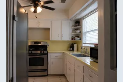 110 W Brenda Street, Houston, TX 77076 - Photo 9