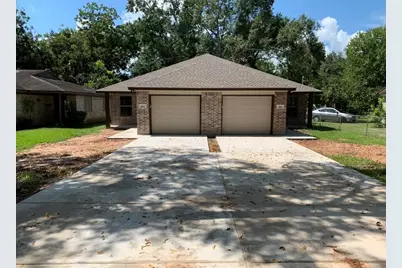 413-415 Hurst Street, Angleton, TX 77515 - Photo 1
