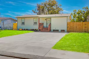 524 Magnolia St, Lake Jackson, TX 77566 - Photo 1