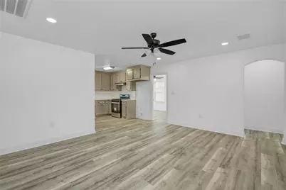 524 Magnolia Street, Lake Jackson, TX 77566 - Photo 7