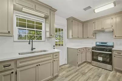 524 Magnolia Street, Lake Jackson, TX 77566 - Photo 13