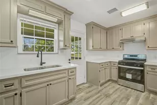 524 Magnolia St, Lake Jackson, TX 77566 - Photo 13