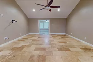 10835 Cayman Mist Dr, Houston, TX 77075 - Photo 11