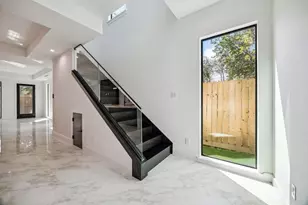 4710 Sharon St, Houston, TX 77020 - Photo 9