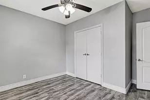 8005 Wiggins St, Houston, TX 77029 - Photo 17