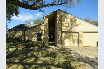 1112 N Heron Drive, Seabrook, TX 77586 - Photo 1