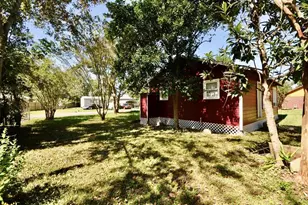 1807 Bell St, Dayton, TX 77535 - Photo 25