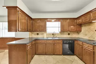 16422 Glenshannon Dr, Houston, TX 77059 - Photo 11