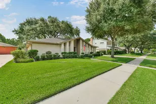 16422 Glenshannon Dr, Houston, TX 77059 - Photo 3