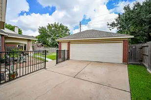 17518 Rustling Aspen Ln, Houston, TX 77095 - Photo 3