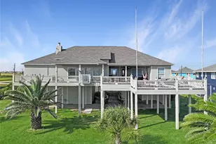 813 Pinata Dr, Crystal Beach, TX 77650 - Photo 5