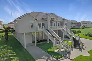 813 Pinata Dr, Crystal Beach, TX 77650 - Photo 3