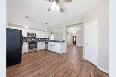 9418 Belleclaire Lane, Houston, TX 77044 - Photo 11
