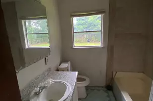 5719 Beldart St, Houston, TX 77033 - Photo 9