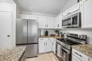 30 Camberwell Ct, The Woodlands, TX 77380 - Photo 9