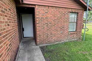 733 Pine Ave, Prairie View, TX 77445 - Photo 3