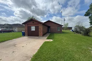 733 Pine Ave, Prairie View, TX 77445 - Photo 1