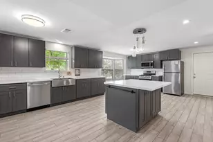 5747 Fontenelle Dr, Houston, TX 77035 - Photo 3