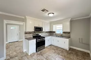 1013 E 40th St, Houston, TX 77022 - Photo 9