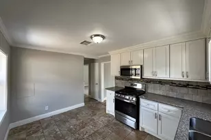 1013 E 40th St, Houston, TX 77022 - Photo 11