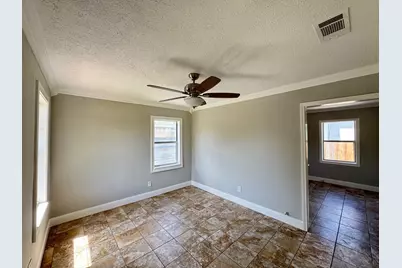 1013 E 40th Street, Houston, TX 77022 - Photo 3