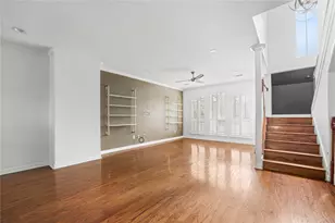 1739 French Village Dr, Houston, TX 77055 - Photo 3