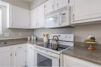 17602 Heritage Bay Drive, Webster, TX 77598 - Photo 9