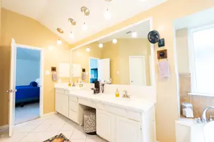 16039 Surrey Woods Dr, Friendswood, TX 77546 - Photo 15