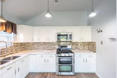 16039 Surrey Woods Drive, Friendswood, TX 77546 - Photo 5